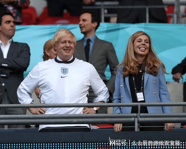 英媒《太阳报》报道：英国首相鲍里斯-约翰逊考虑在8月份设置足球国庆日